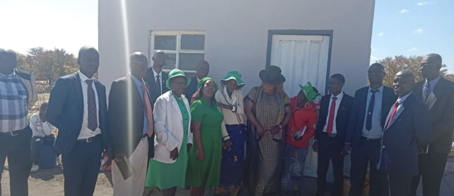 Adventistas construyen una nueva casa para dos hermanas en Zimbabue